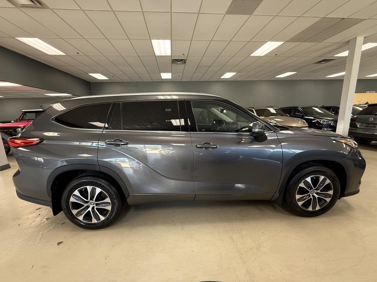 2021 Toyota Highlander XLE AWD**NO ACCIDENTS** Photo
