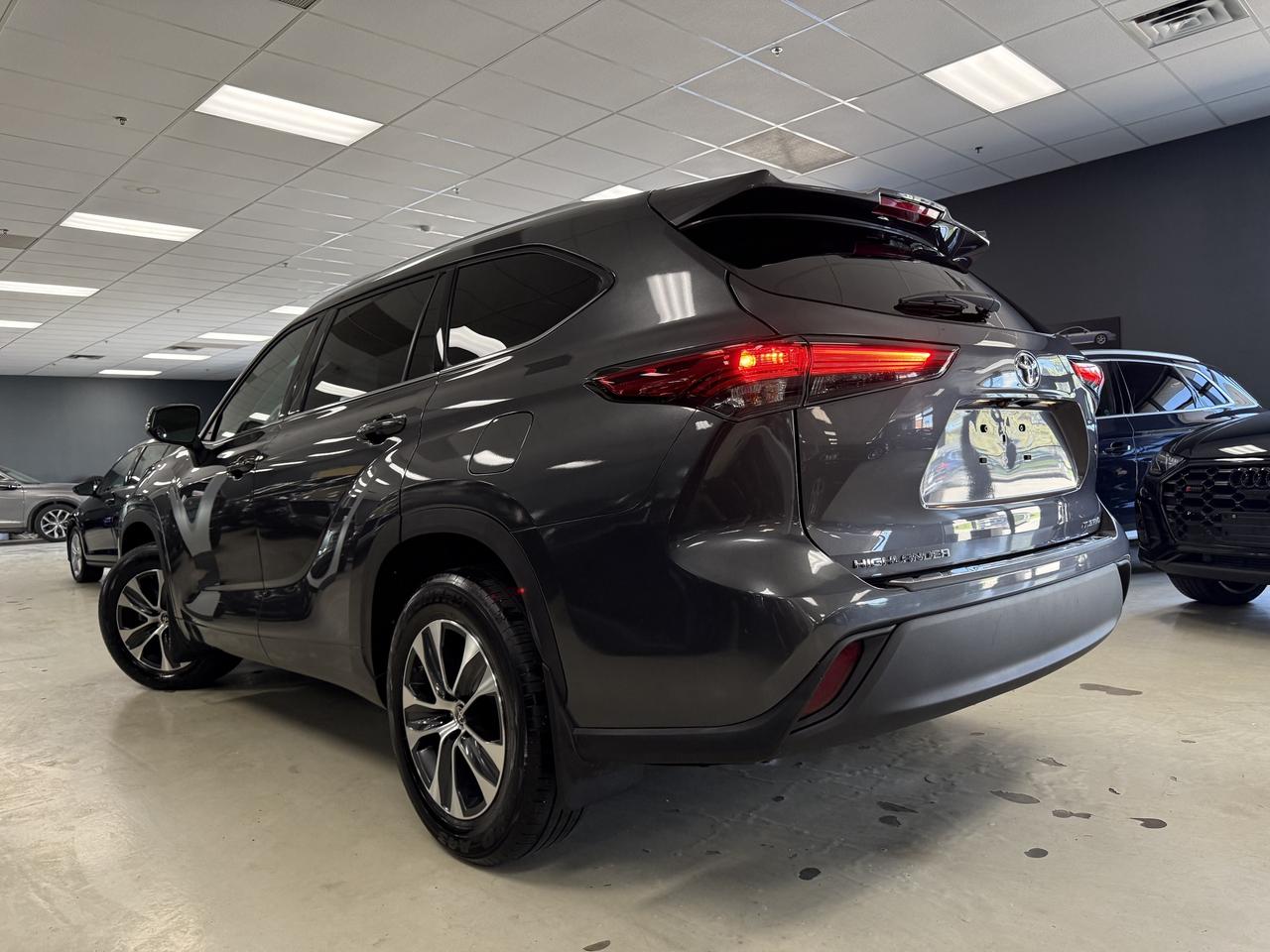2021 Toyota Highlander XLE AWD**NO ACCIDENTS** Photo