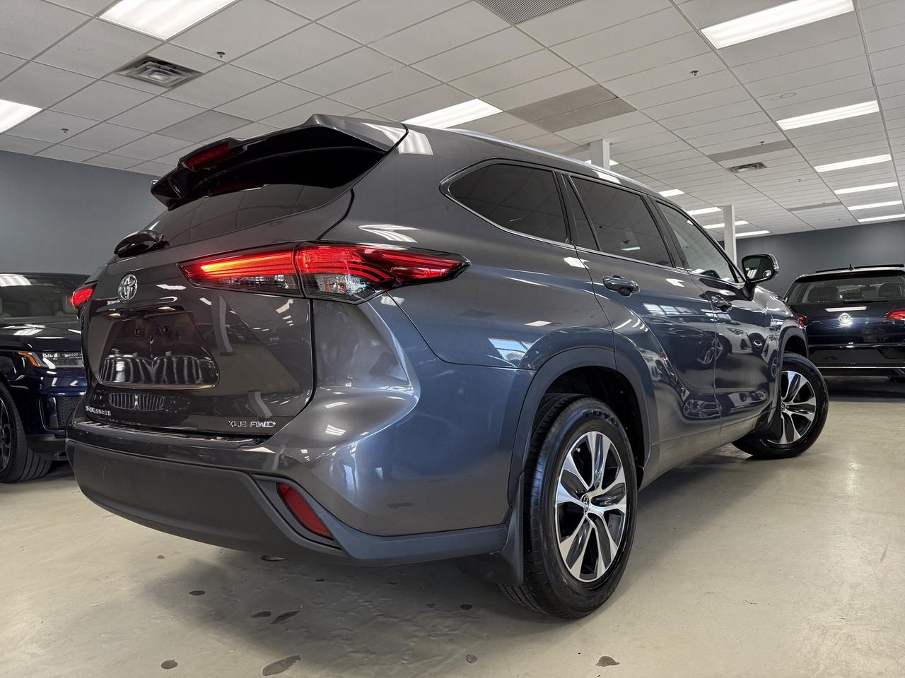 2021 Toyota Highlander XLE AWD**NO ACCIDENTS** Photo