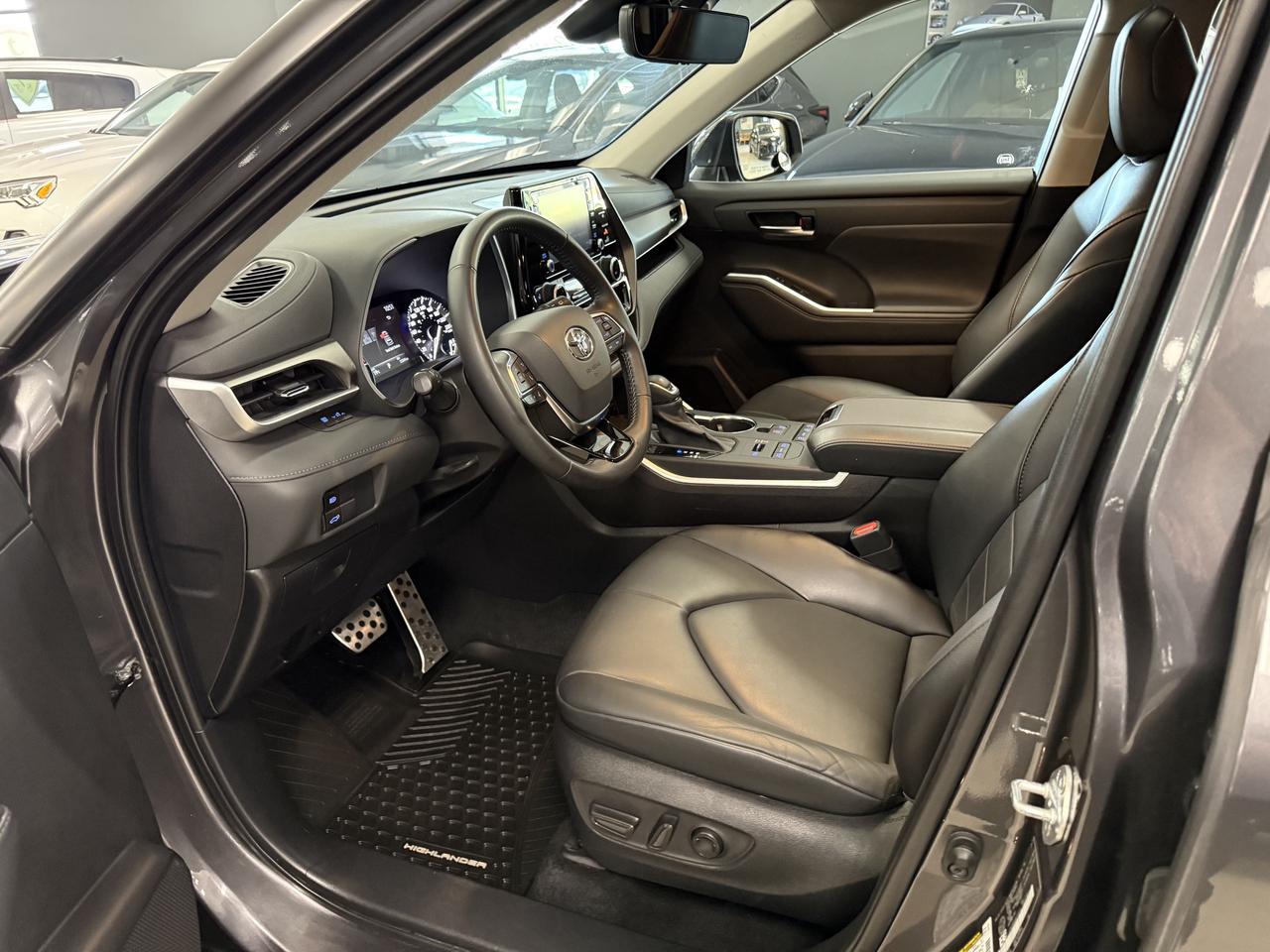 2021 Toyota Highlander XLE AWD**NO ACCIDENTS** Photo