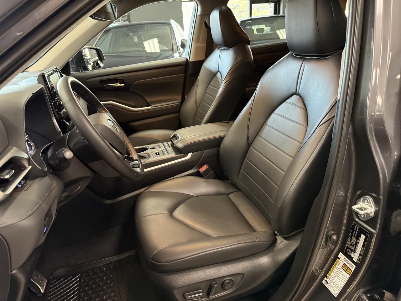 2021 Toyota Highlander XLE AWD**NO ACCIDENTS** Photo
