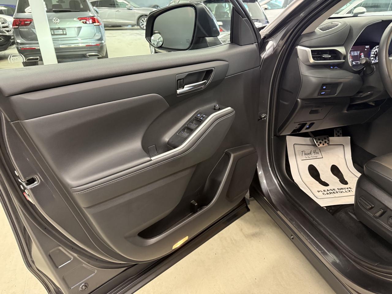 2021 Toyota Highlander XLE AWD**NO ACCIDENTS** Photo
