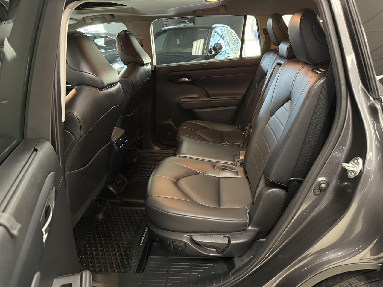 2021 Toyota Highlander XLE AWD**NO ACCIDENTS** Photo
