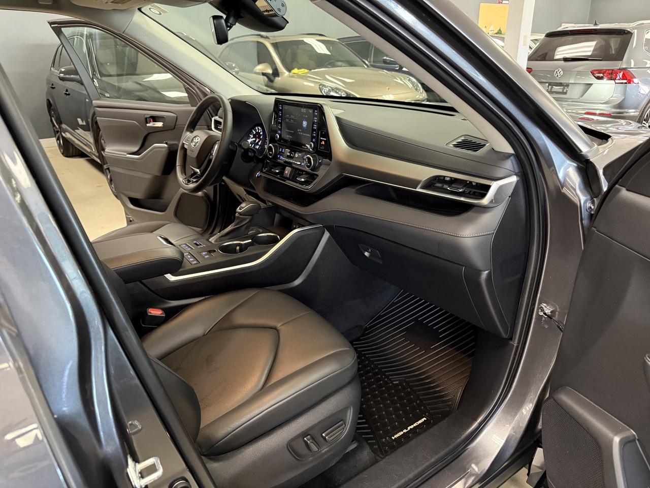 2021 Toyota Highlander XLE AWD**NO ACCIDENTS** Photo