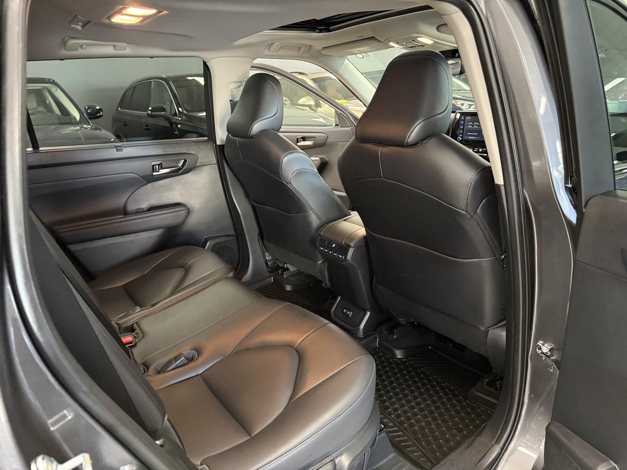 2021 Toyota Highlander XLE AWD**NO ACCIDENTS** Photo