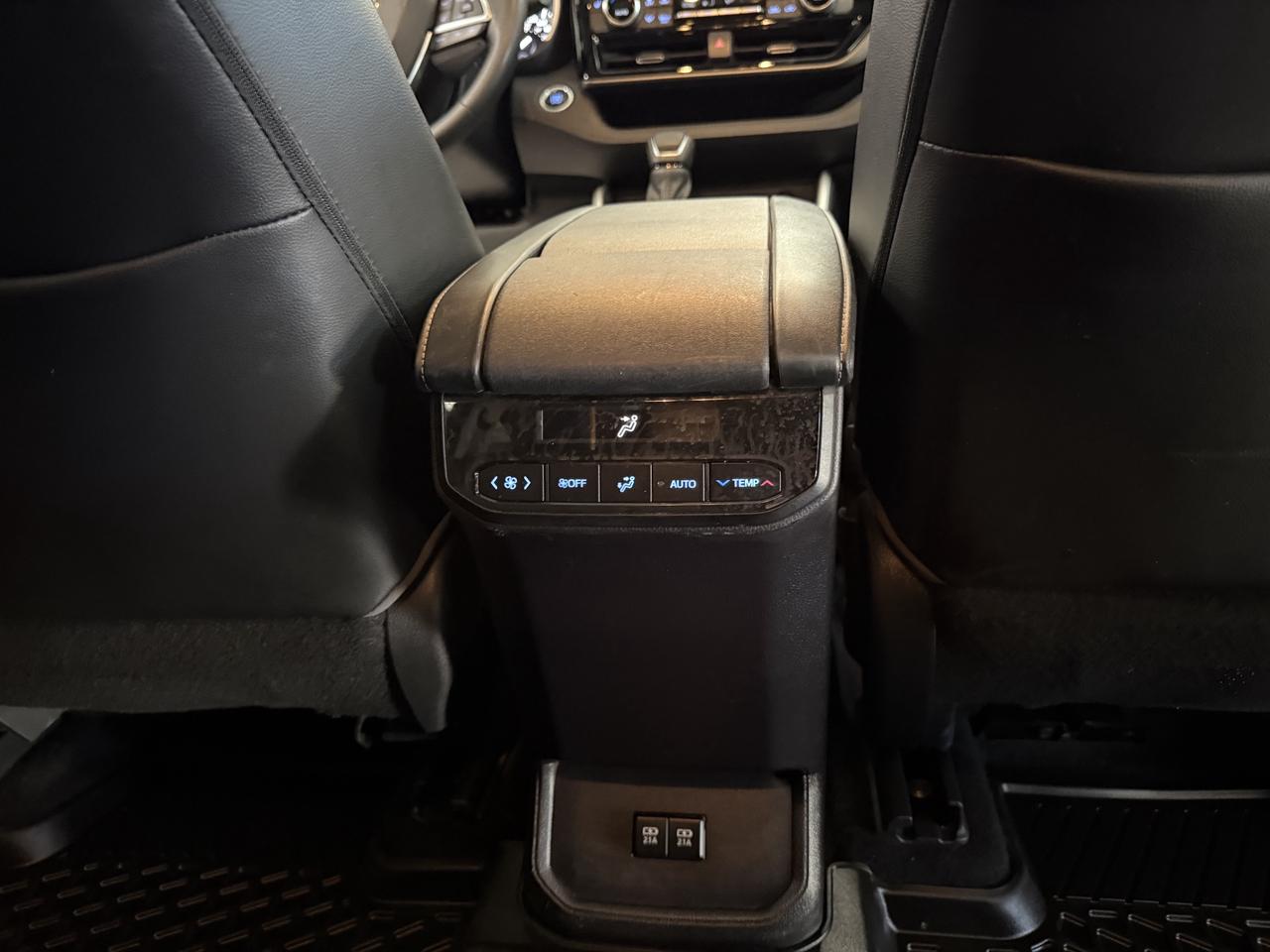 2021 Toyota Highlander XLE AWD**NO ACCIDENTS** Photo