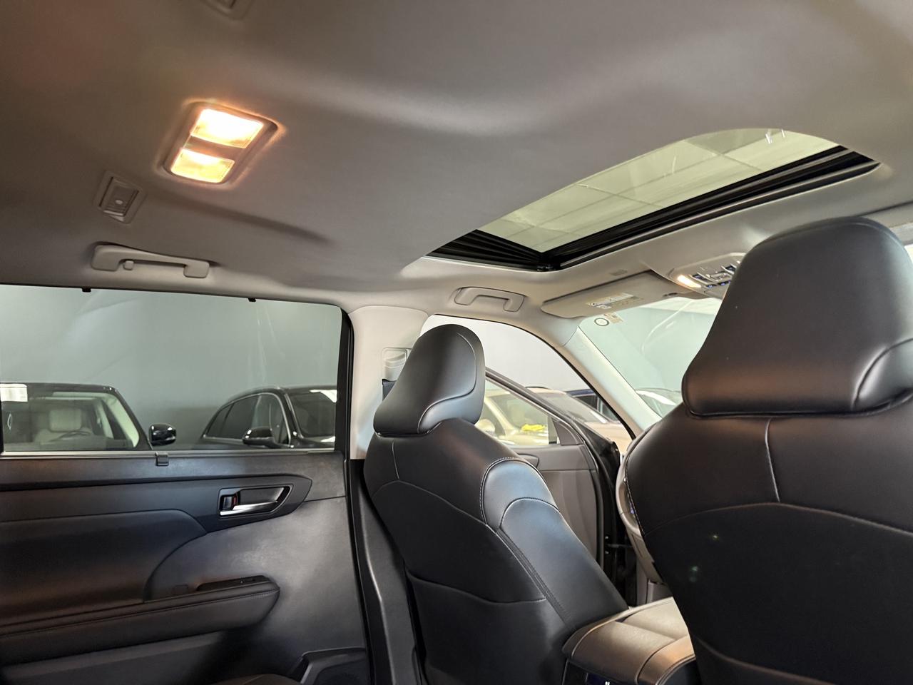 2021 Toyota Highlander XLE AWD**NO ACCIDENTS** Photo