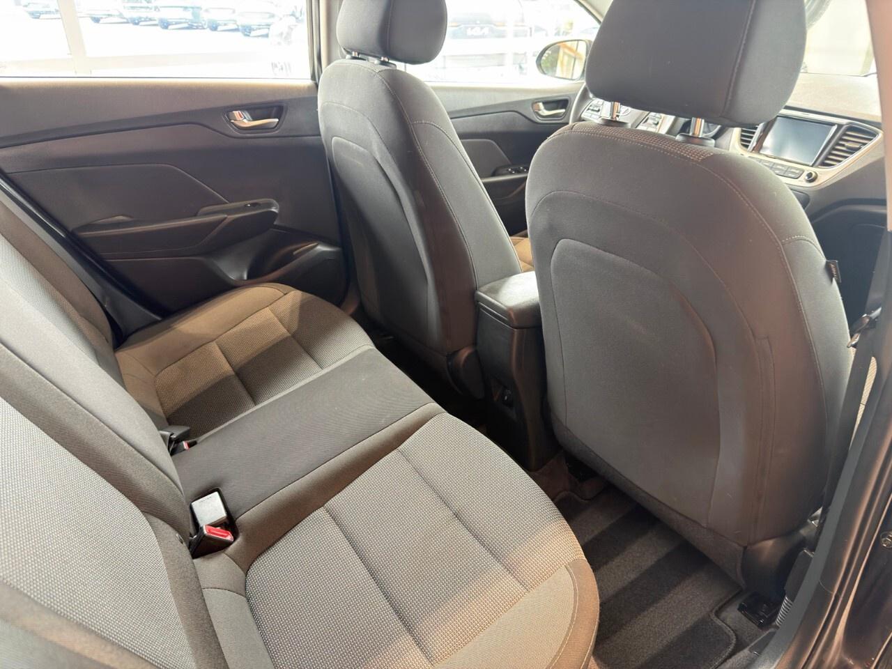2020 Hyundai Accent 5 Door Preferred IVT Photo3