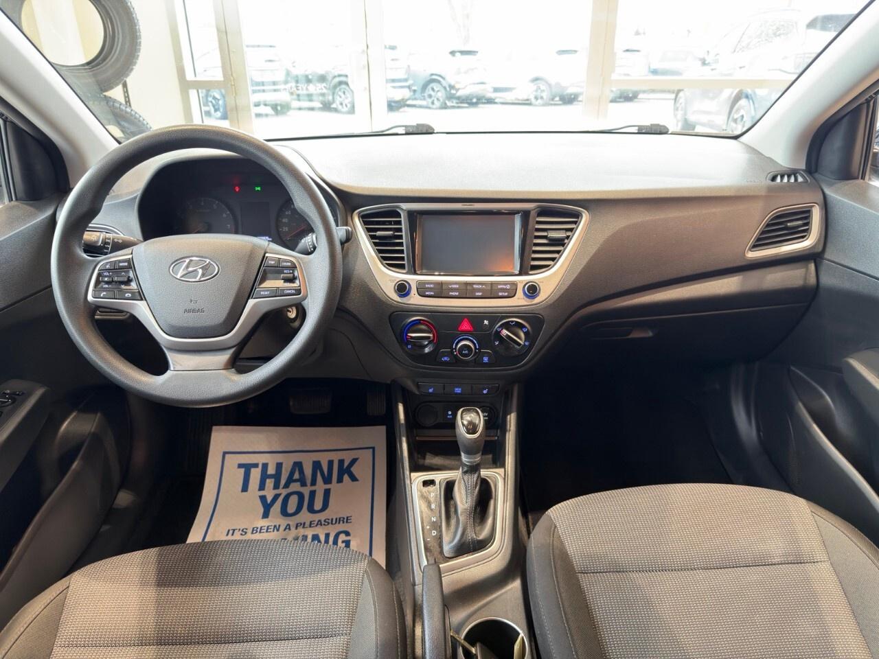 2020 Hyundai Accent 5 Door Preferred IVT Photo4