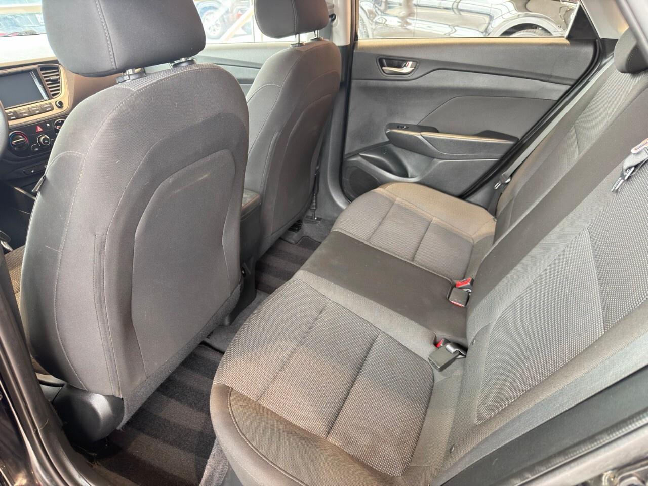 2020 Hyundai Accent 5 Door Preferred IVT Photo2