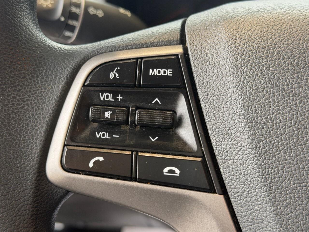 2020 Hyundai Accent 5 Door Preferred IVT Photo