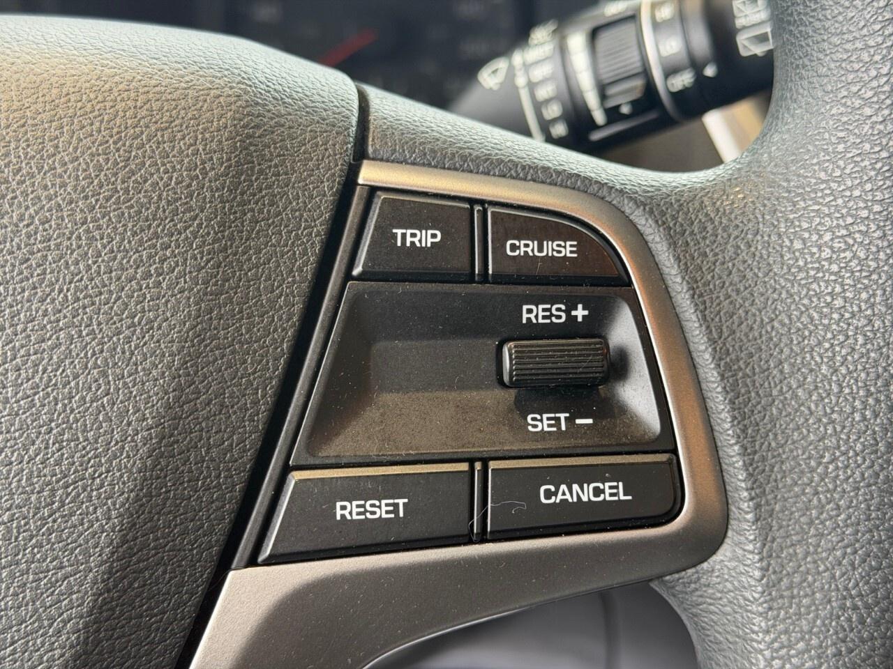 2020 Hyundai Accent 5 Door Preferred IVT Photo