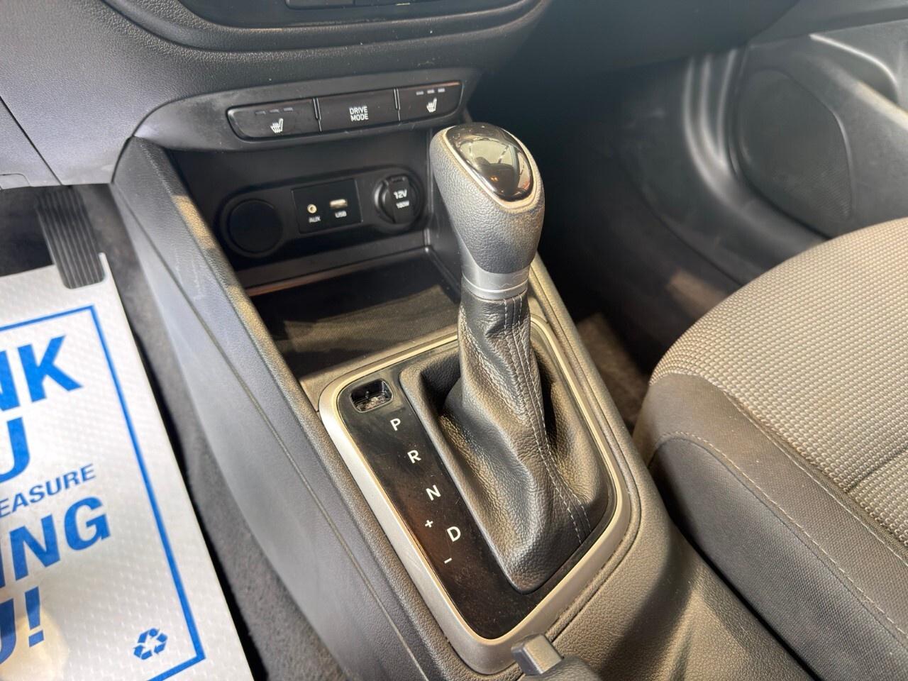 2020 Hyundai Accent 5 Door Preferred IVT Photo