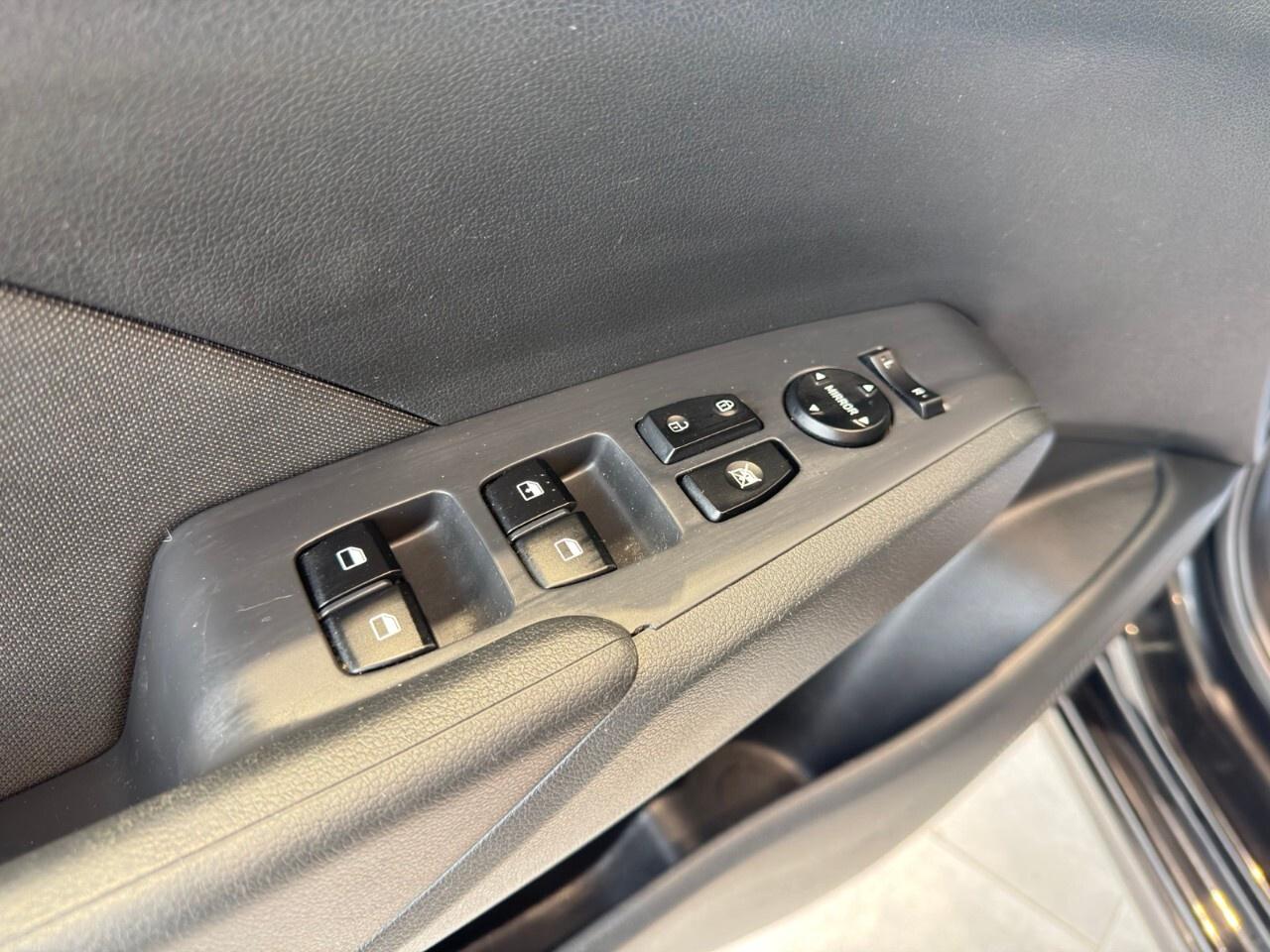 2020 Hyundai Accent 5 Door Preferred IVT Photo