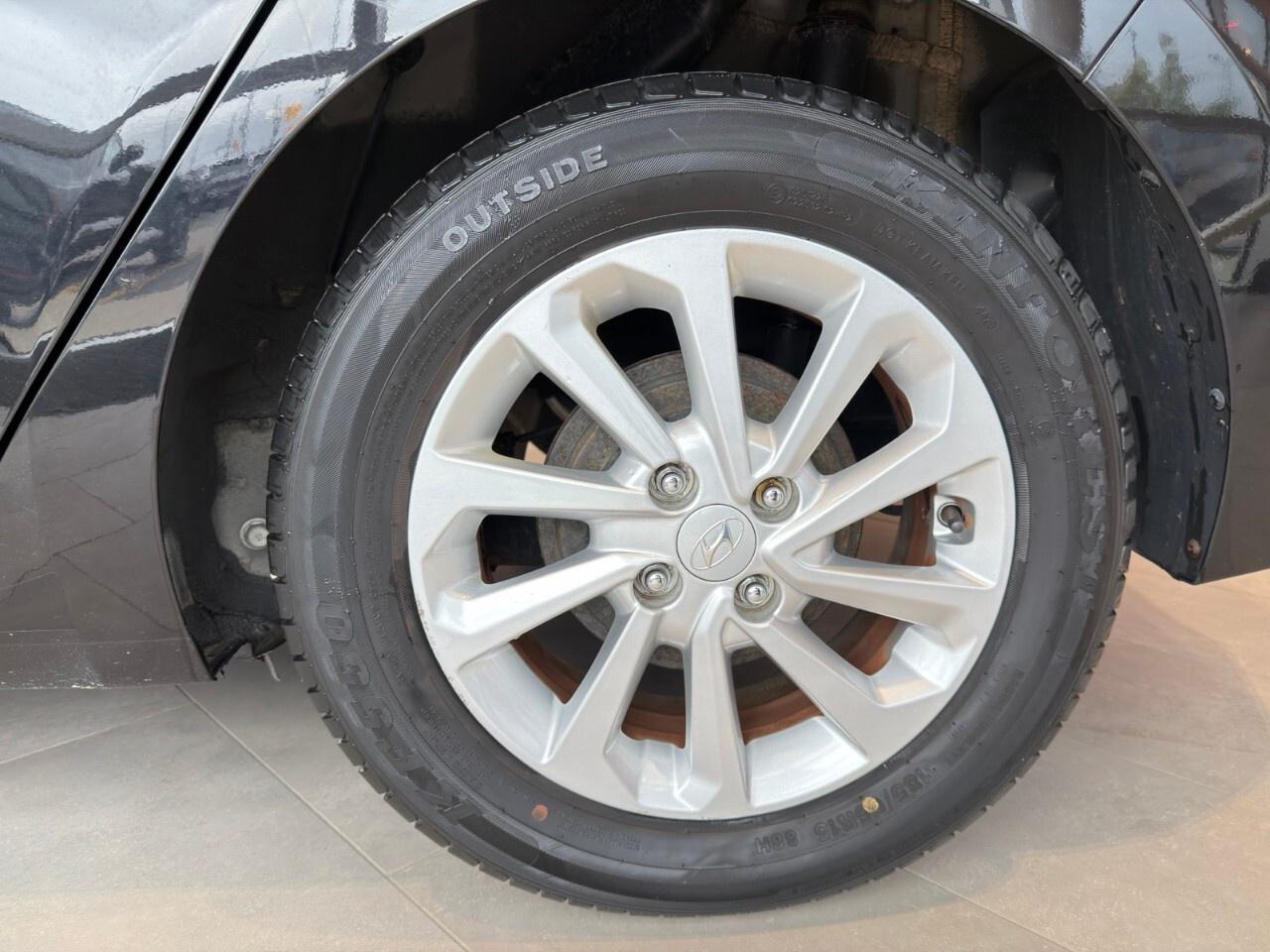 2020 Hyundai Accent 5 Door Preferred IVT Photo
