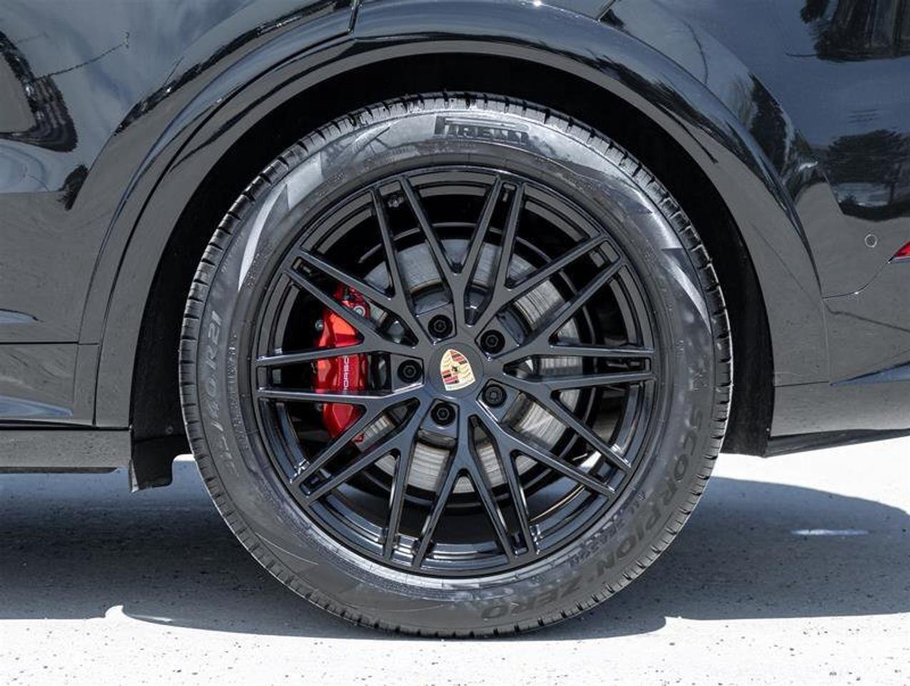 2025 Porsche Cayenne GTS AWD Premium Pkg Plus Rear Axle Steering Techno Photo