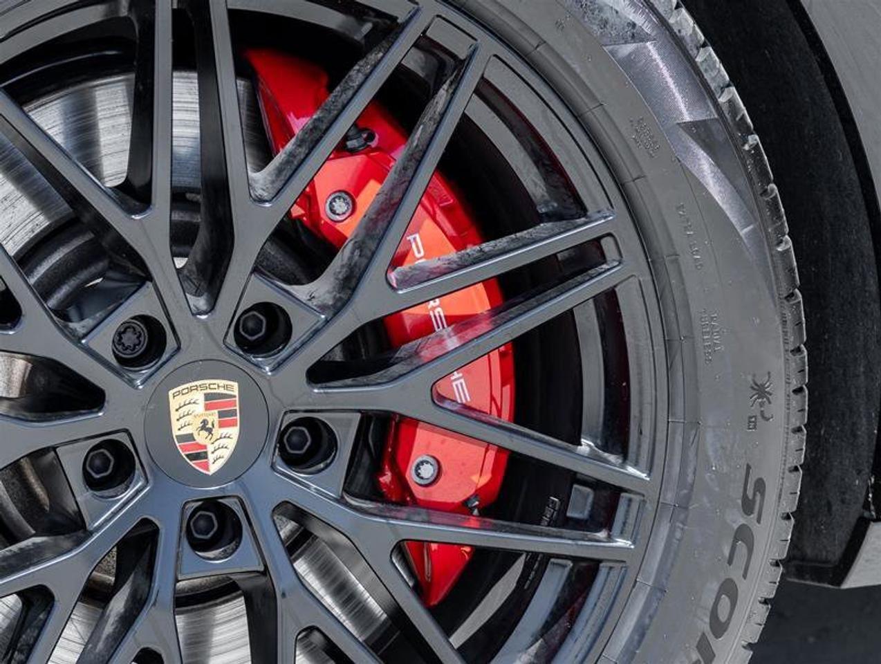 2025 Porsche Cayenne GTS AWD Premium Pkg Plus Rear Axle Steering Techno Photo