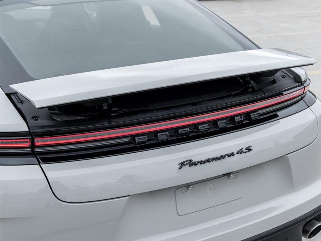 2025 Porsche Panamera 4S E-Hybrid Photo