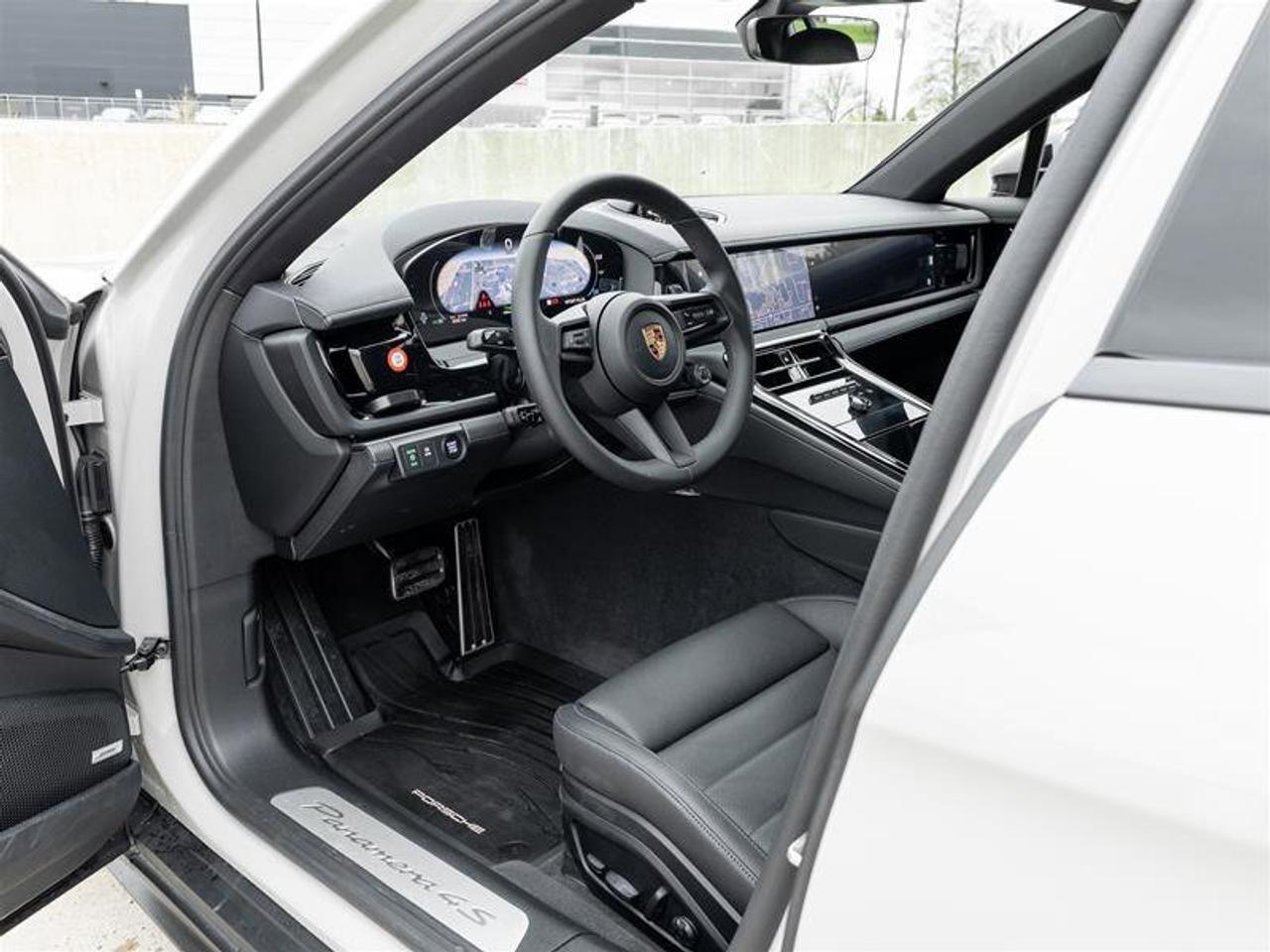 2025 Porsche Panamera 4S E-Hybrid Photo