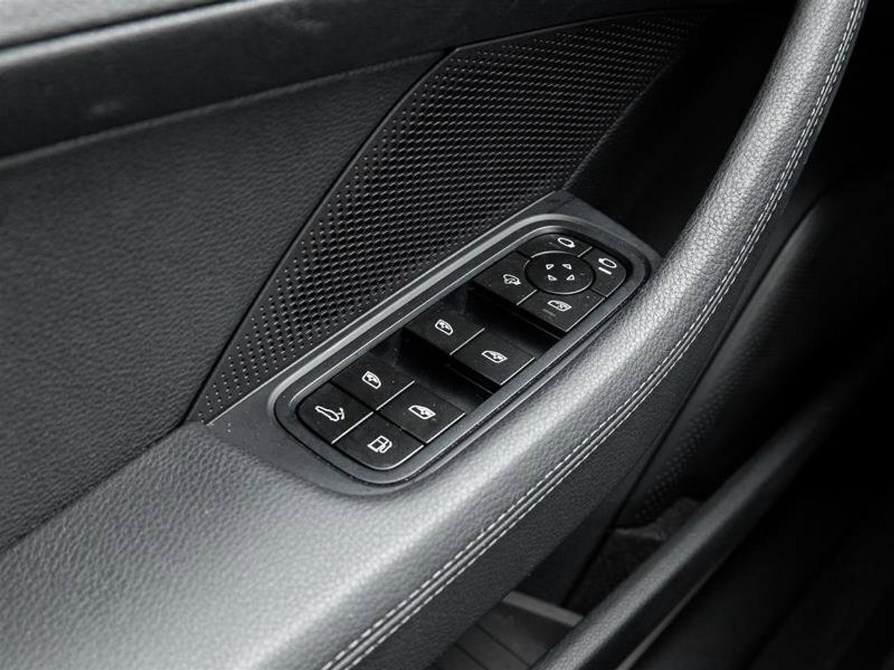 2025 Porsche Panamera 4S E-Hybrid Photo