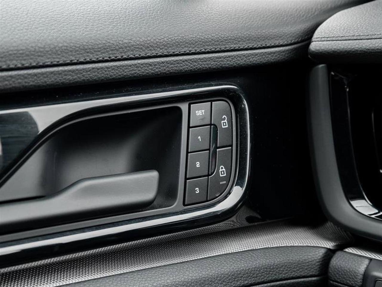 2025 Porsche Panamera 4S E-Hybrid Photo