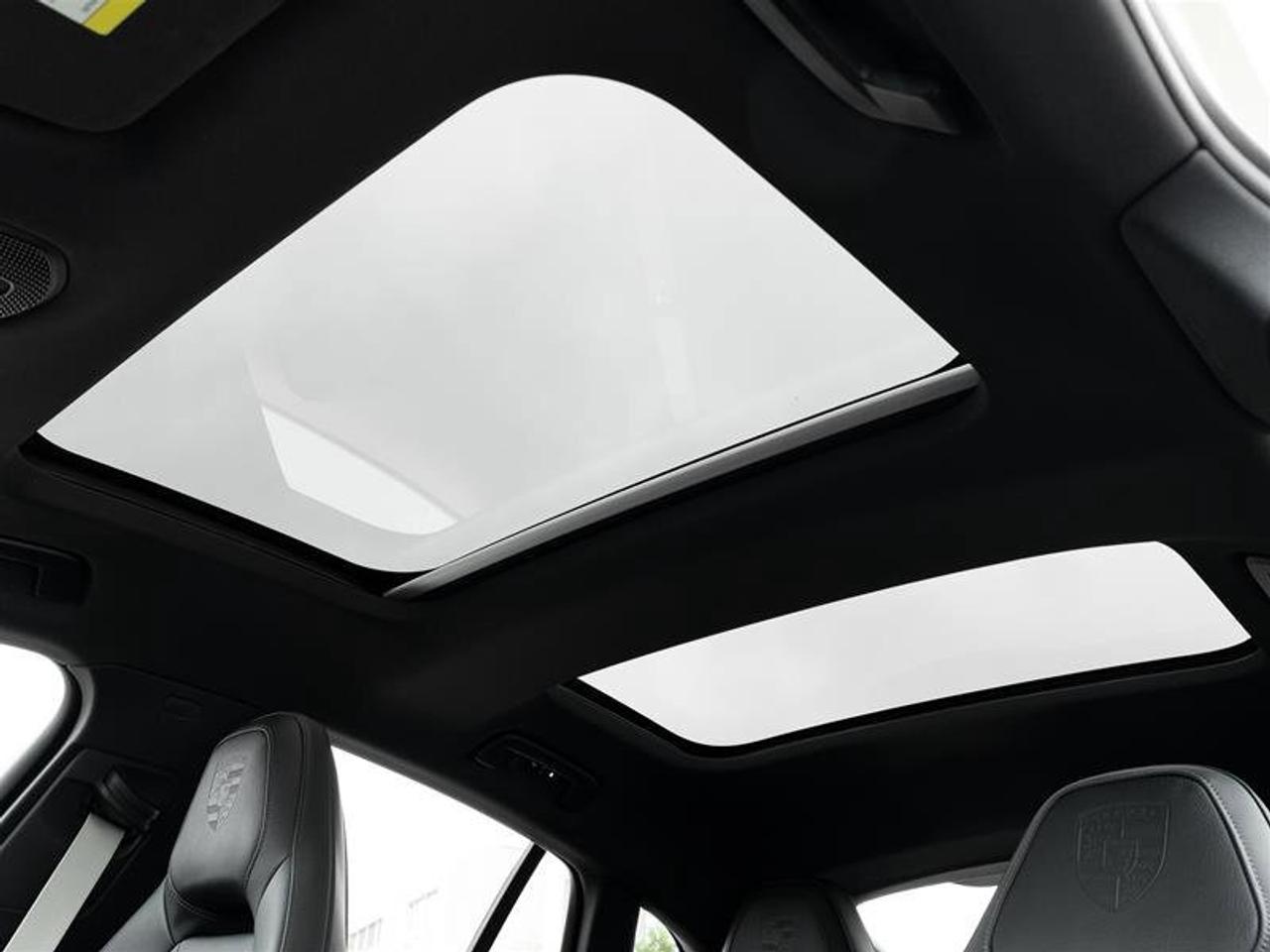 2025 Porsche Panamera 4S E-Hybrid Photo