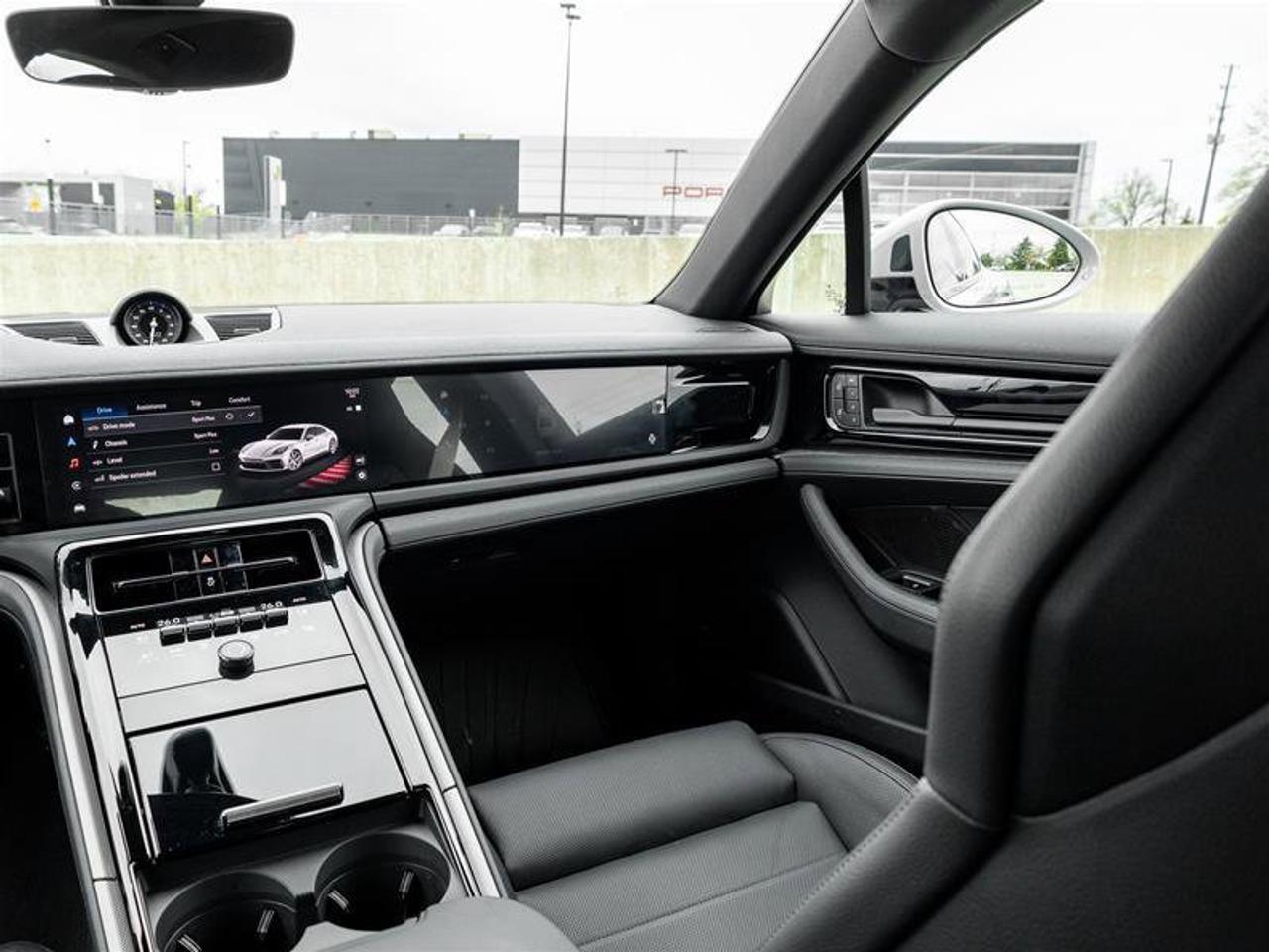2025 Porsche Panamera 4S E-Hybrid Photo