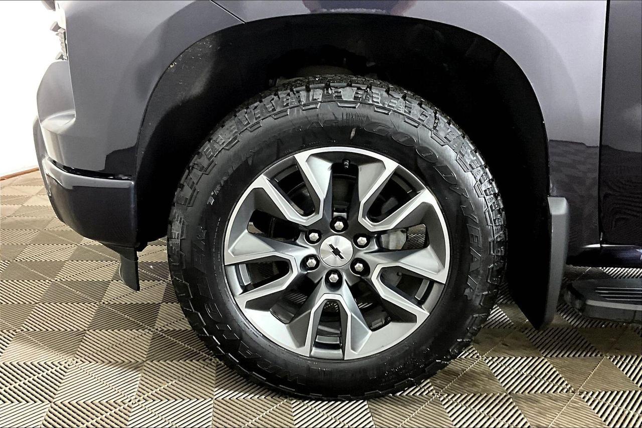 2023 Chevrolet Silverado 1500 4WD Crew Cab 147 RST Photo