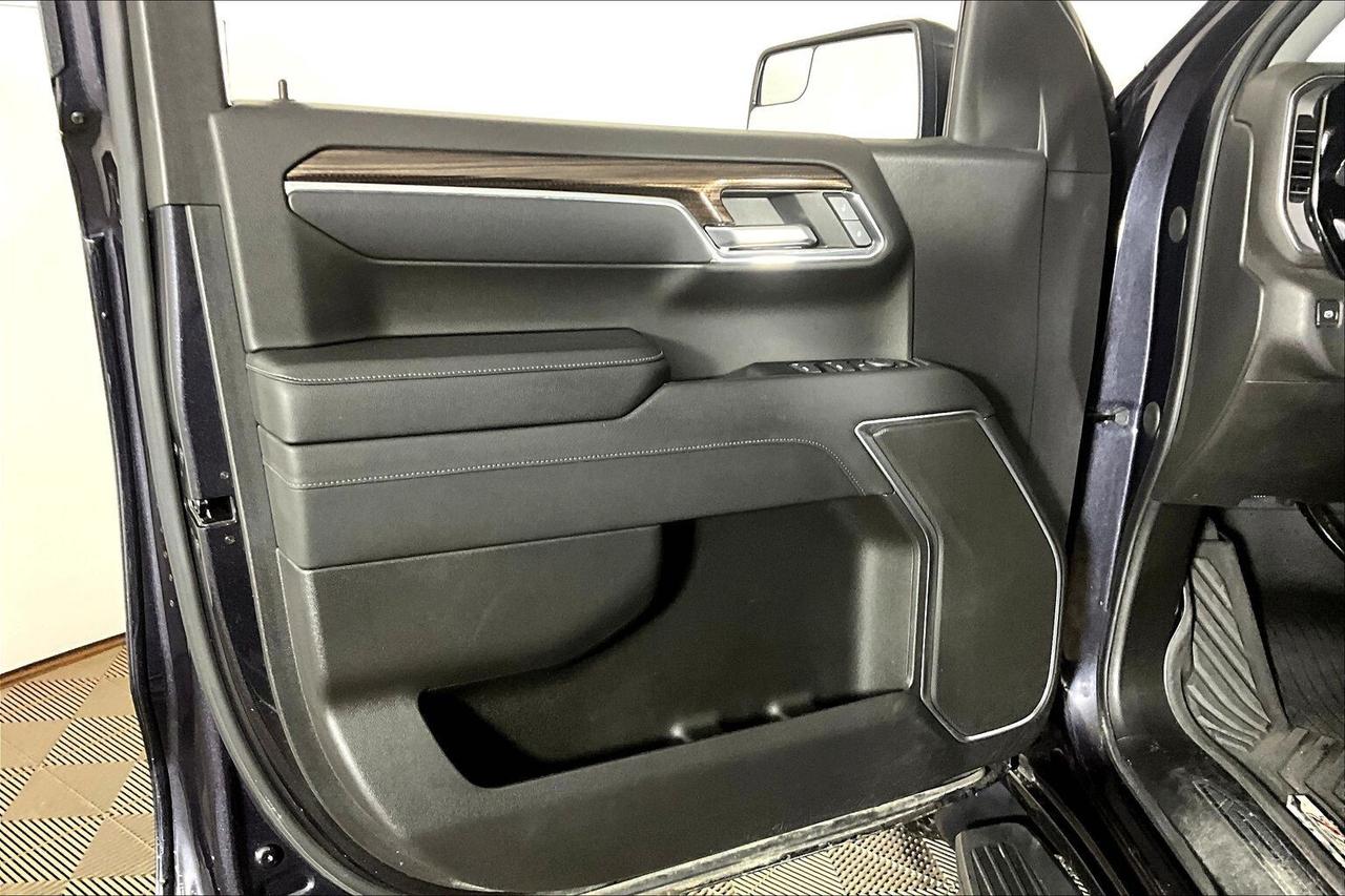 2023 Chevrolet Silverado 1500 4WD Crew Cab 147 RST Photo