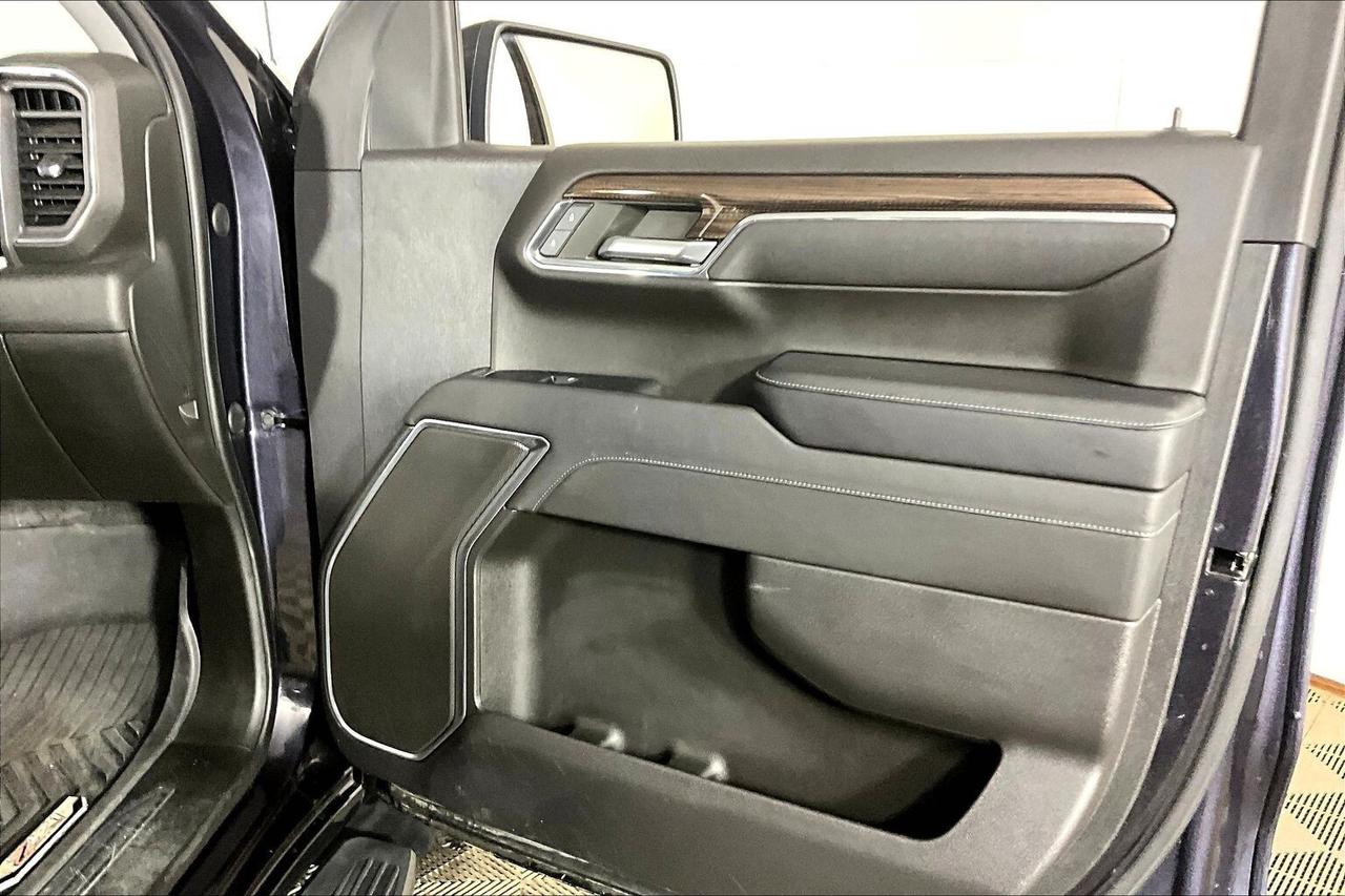 2023 Chevrolet Silverado 1500 4WD Crew Cab 147 RST Photo
