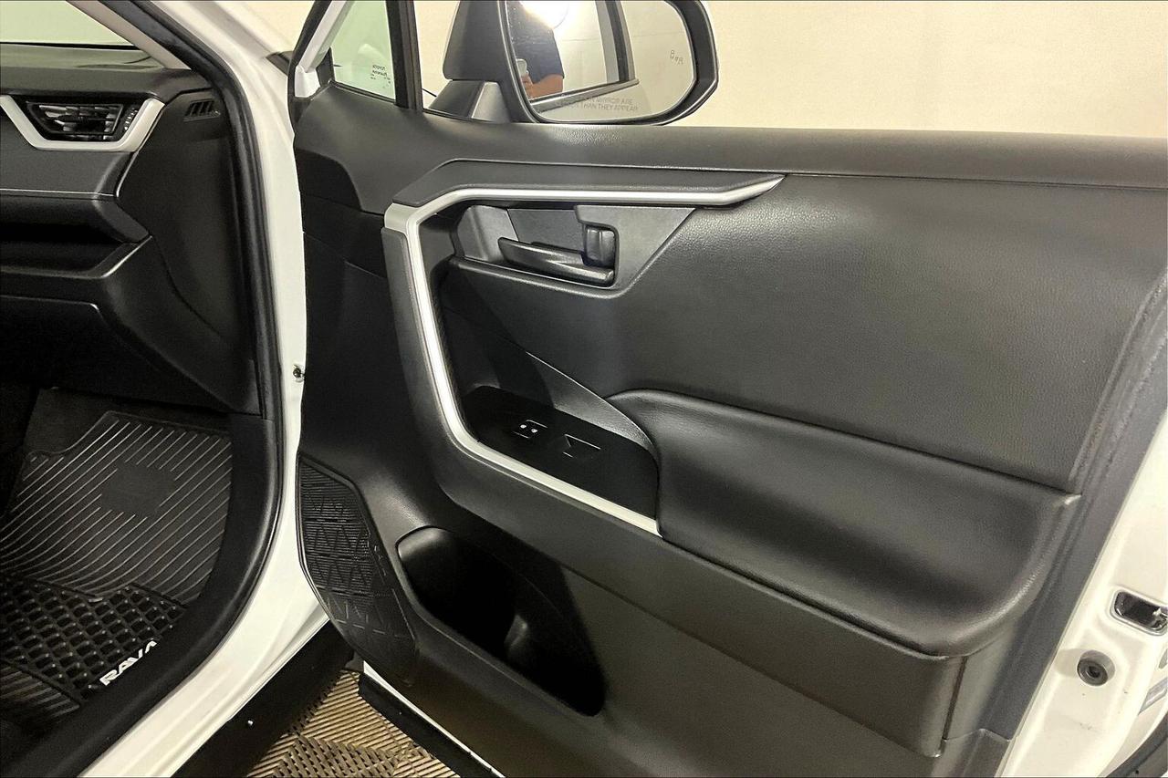 2023 Toyota RAV4 LE AWD Photo