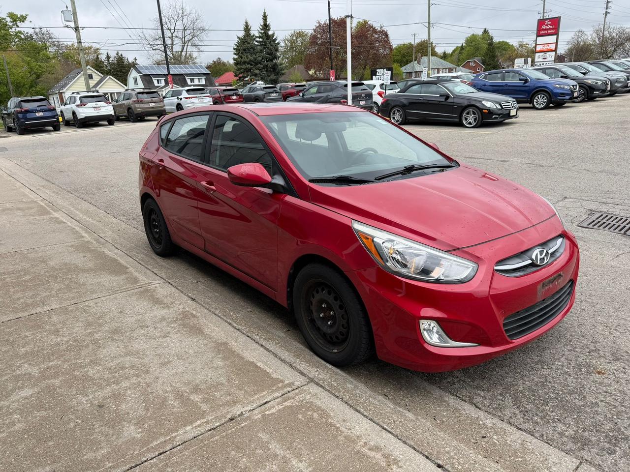 2016 Hyundai Accent SE (A6) 4dr Hatchback Photo