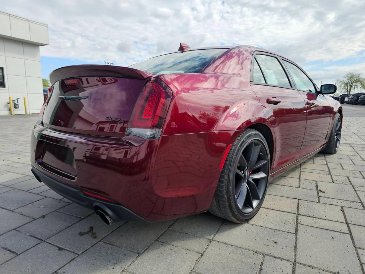 2023 Chrysler 300 C 4dr Rear-Wheel Drive Sedan Photo4