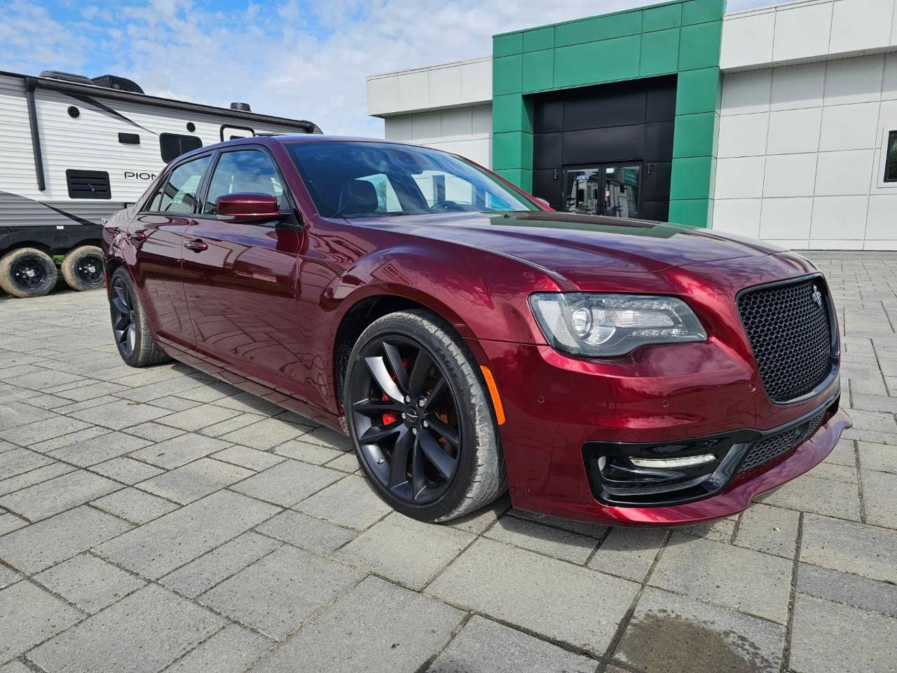 2023 Chrysler 300 C 4dr Rear-Wheel Drive Sedan Photo2
