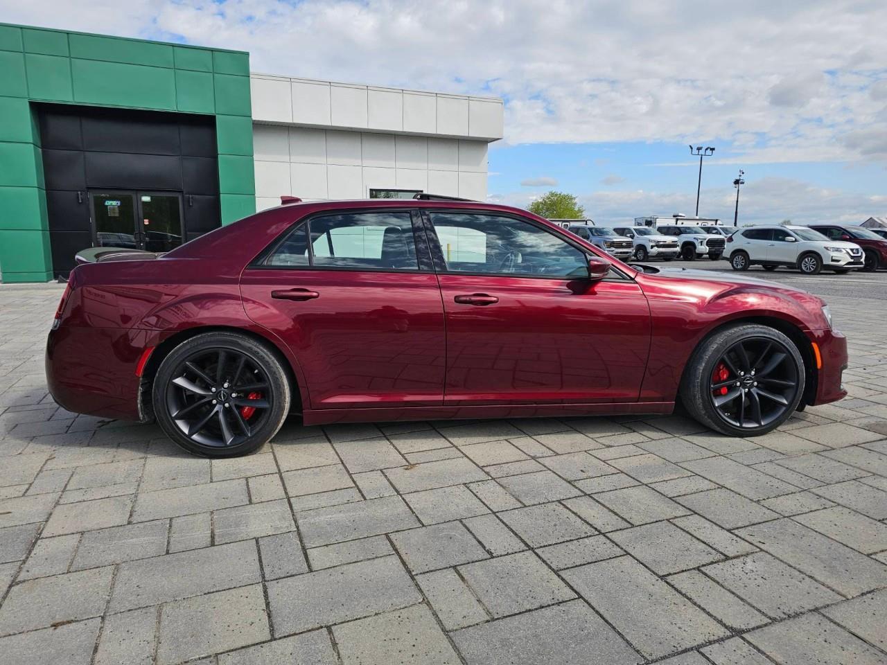 2023 Chrysler 300 C 4dr Rear-Wheel Drive Sedan Photo3