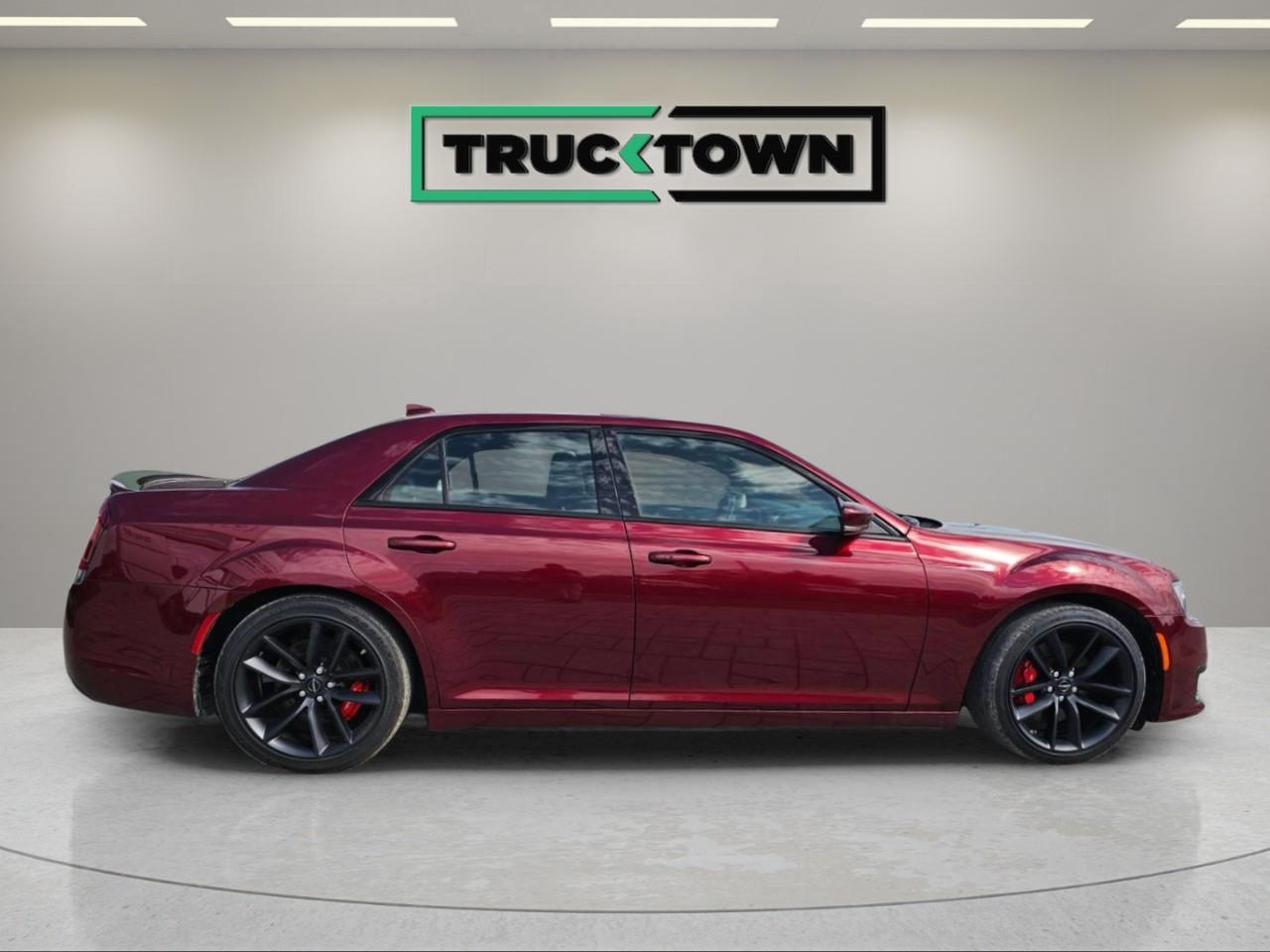 2023 Chrysler 300 C 4dr Rear-Wheel Drive Sedan Photo3