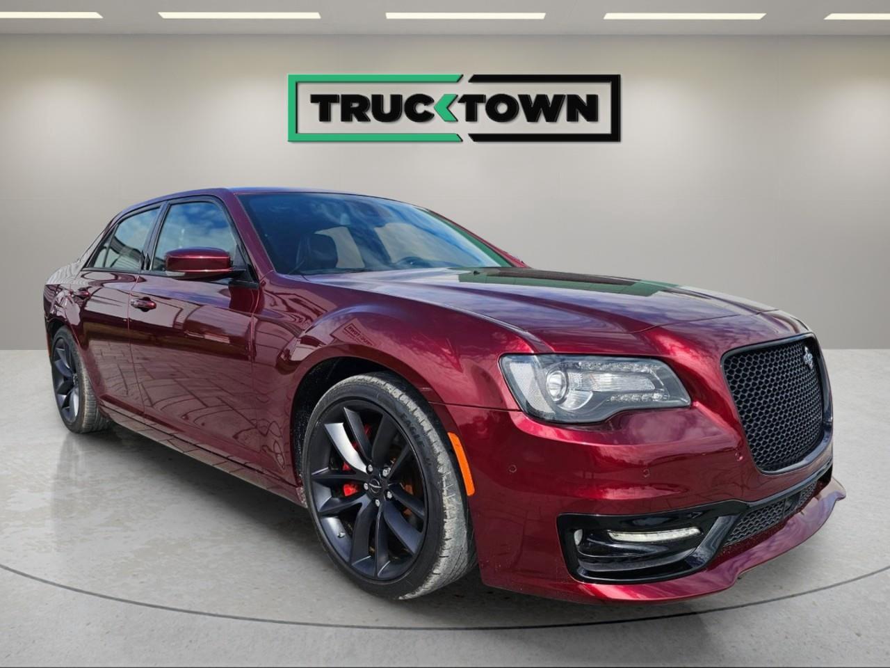 2023 Chrysler 300 C 4dr Rear-Wheel Drive Sedan Photo2