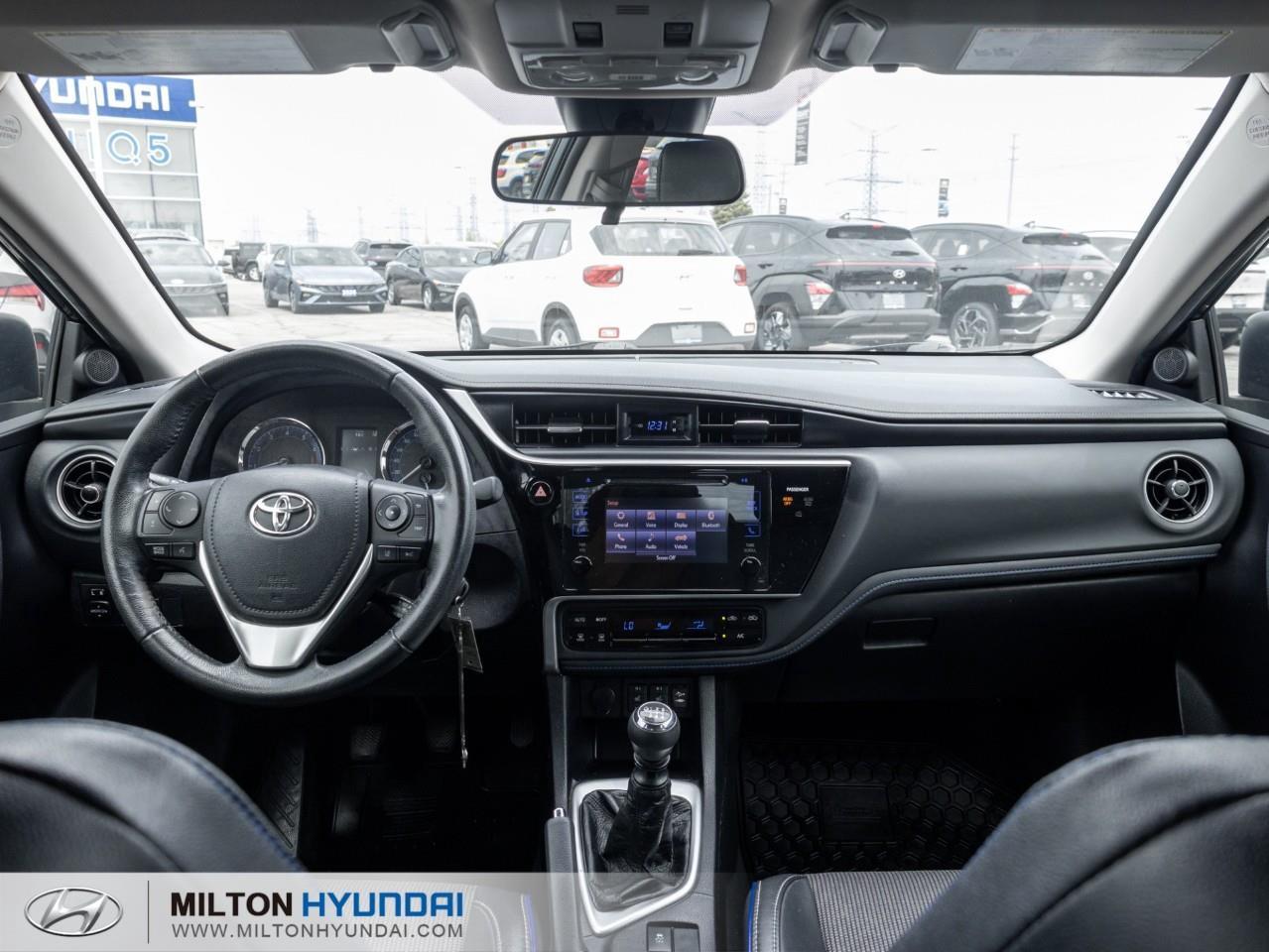 2017 Toyota Corolla SE (CVT) 4dr Sedan Photo