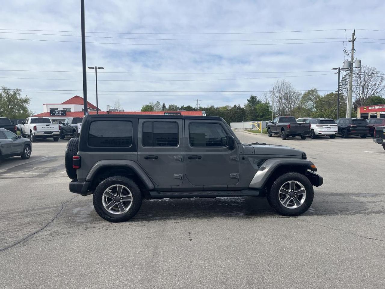 2019 Jeep Wrangler Sahara Photo4