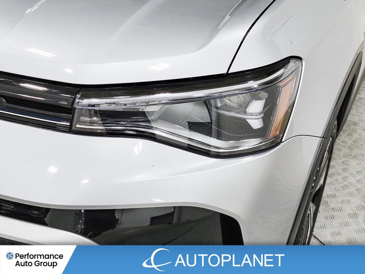2025 Volkswagen Taos Comfortline AWD, Back Up Cam, Heated Seats! Photo