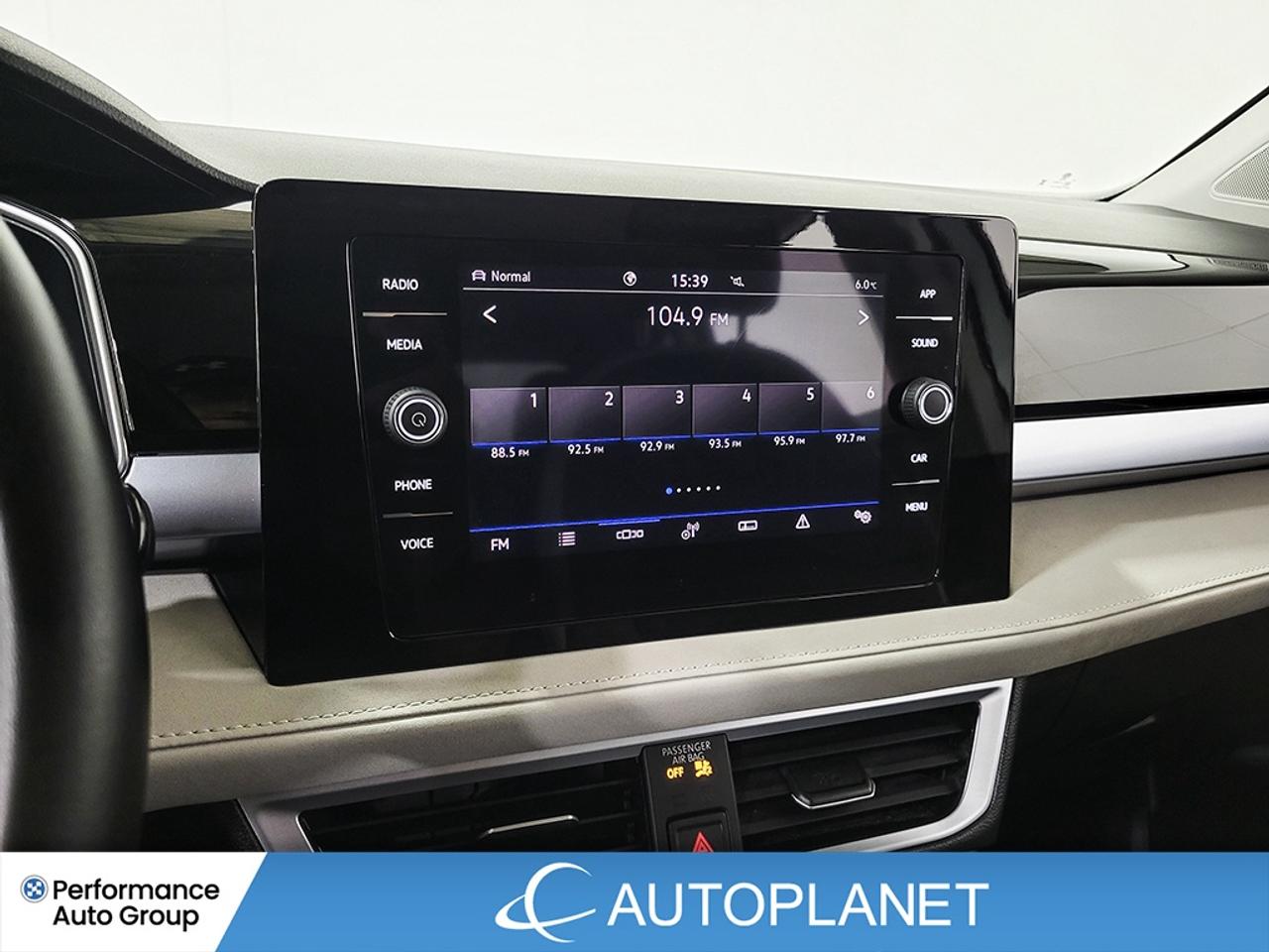 2025 Volkswagen Taos Comfortline AWD, Back Up Cam, Heated Seats! Photo