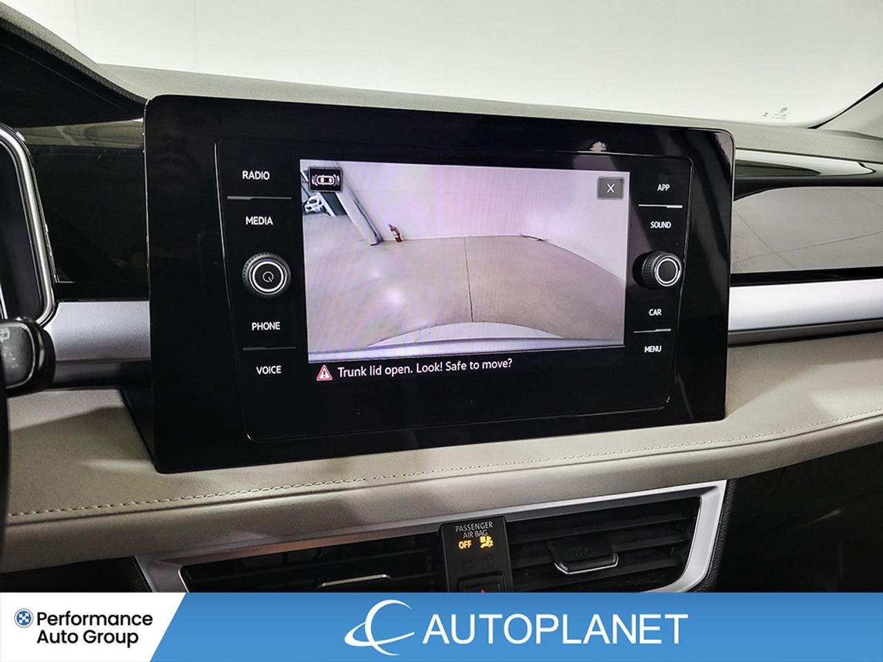 2025 Volkswagen Taos Comfortline AWD, Back Up Cam, Heated Seats! Photo