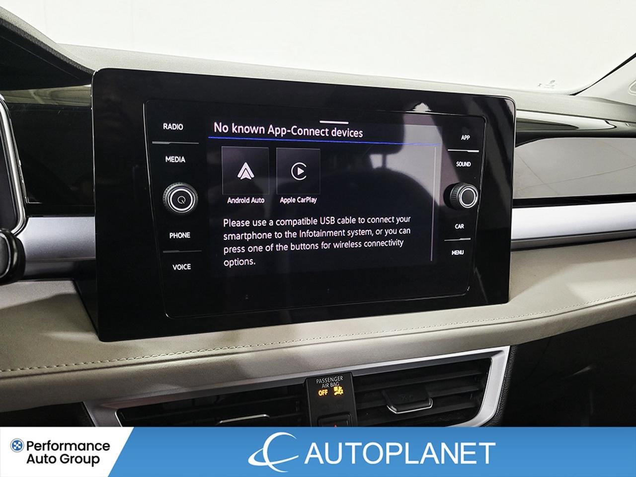 2025 Volkswagen Taos Comfortline AWD, Back Up Cam, Heated Seats! Photo
