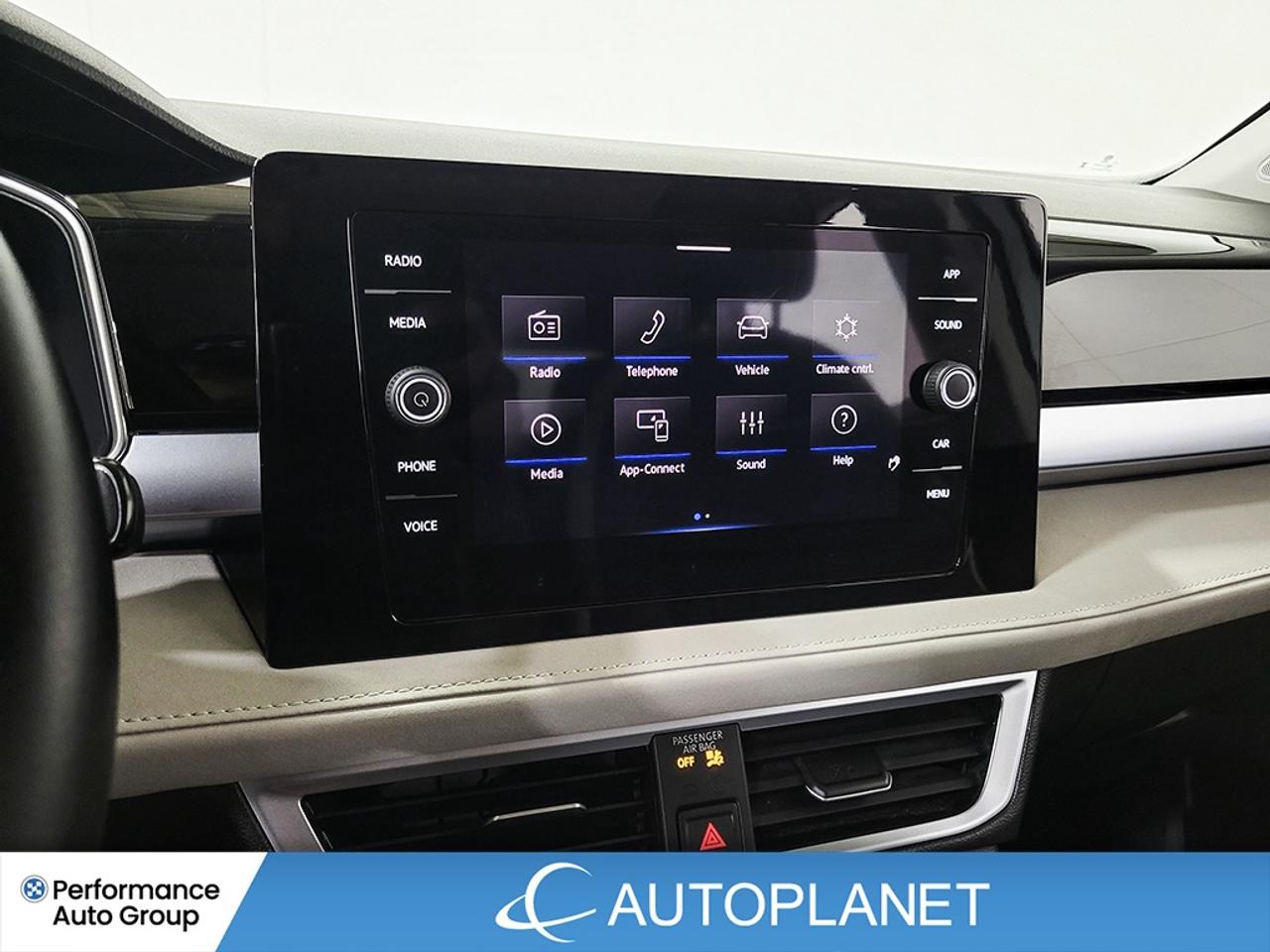 2025 Volkswagen Taos Comfortline AWD, Back Up Cam, Heated Seats! Photo