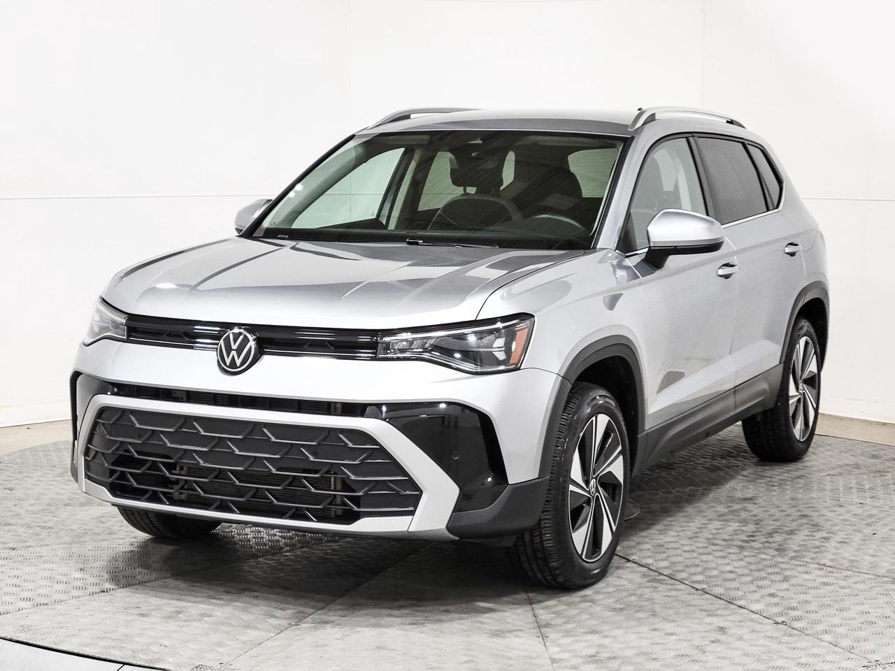 2025 Volkswagen Taos Comfortline AWD, Back Up Cam, Heated Seats! Photo