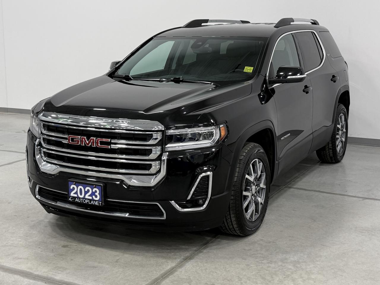 2023 GMC Acadia SLT AWD, 6-Seater, Back Up Cam, Apple CarPlay! Photo