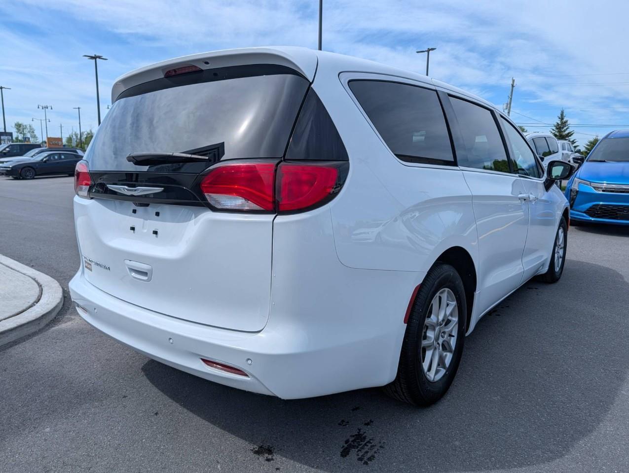 2024 Chrysler Grand Caravan SXT 7 Passenger Photo