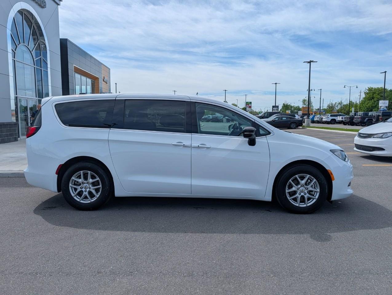 2024 Chrysler Grand Caravan SXT 7 Passenger Photo2
