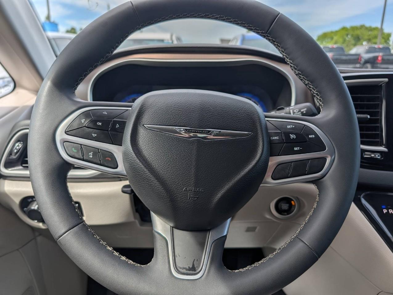 2024 Chrysler Grand Caravan SXT 7 Passenger Photo