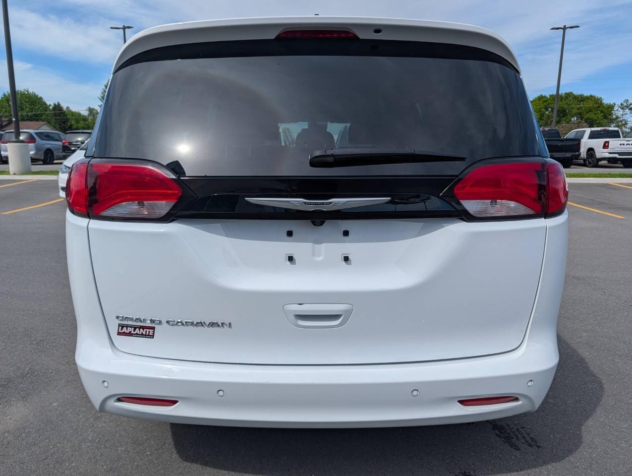 2024 Chrysler Grand Caravan SXT 7 Passenger Photo